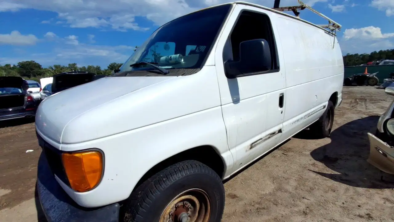 Photo of 2006 Ford E-250