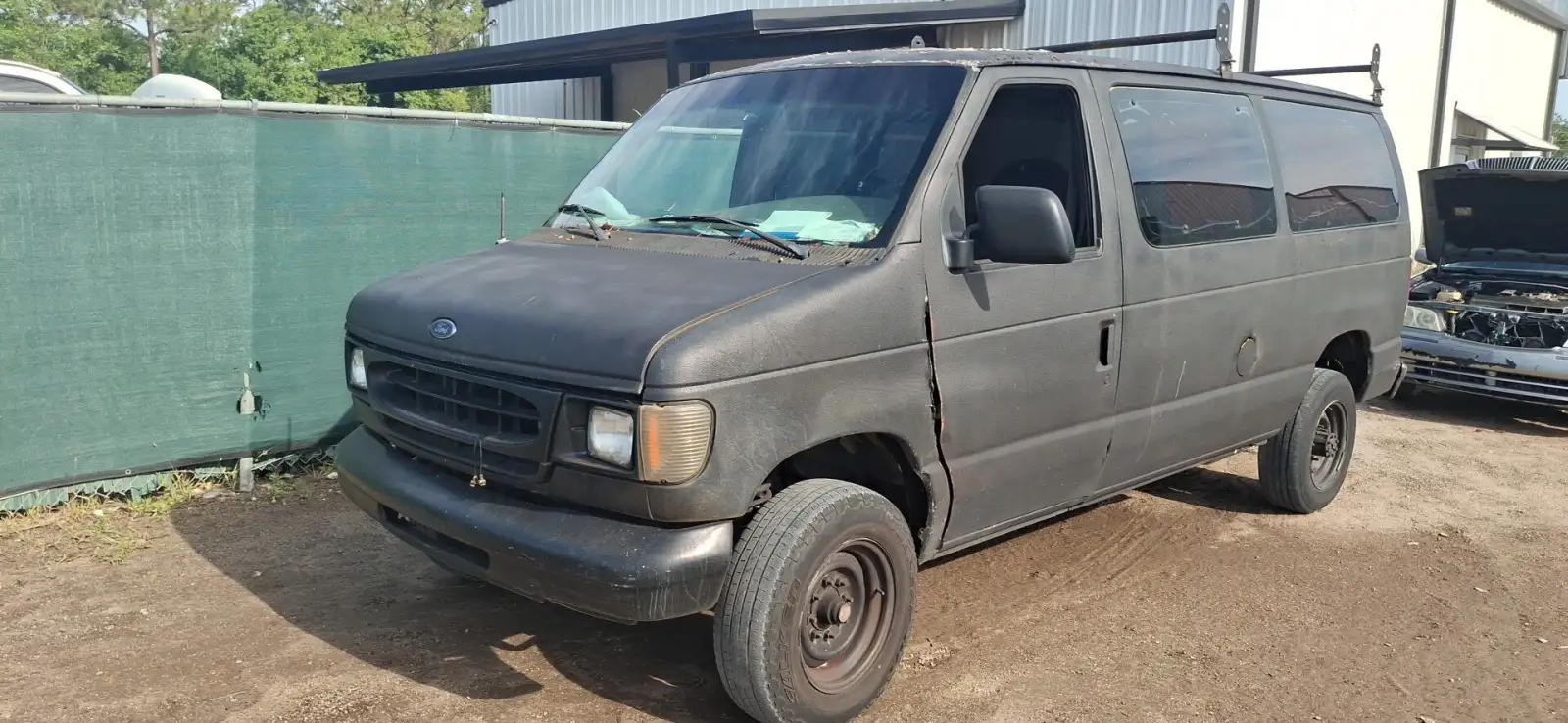 Photo of 1999 Ford E-350 Super Duty