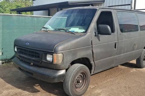 Photo of 1999 Ford E-350 Super Duty