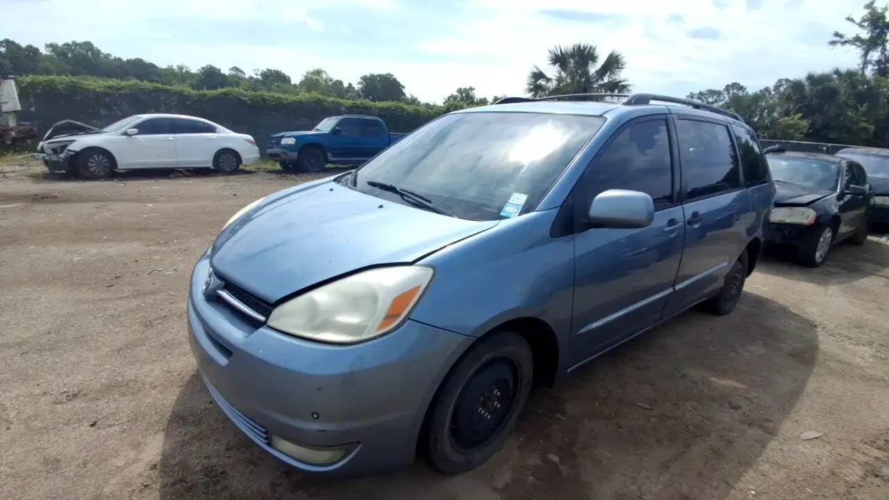 Photo of 2005 Toyota Sienna