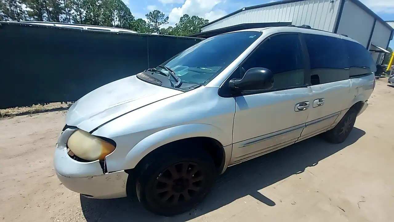 Photo of 2003 Chrysler Town & Country