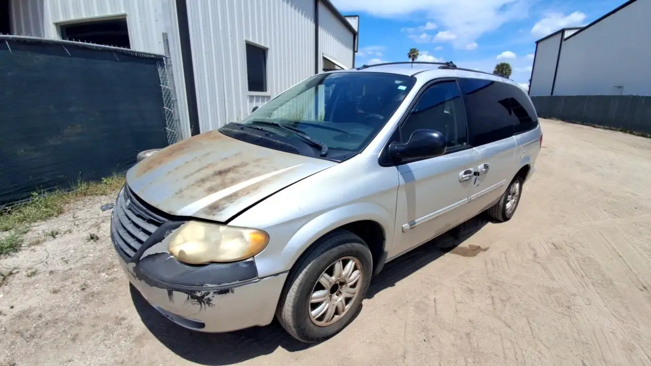 Photo of 2006 Chrysler Town & Country