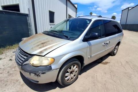 Photo of 2006 Chrysler Town & Country