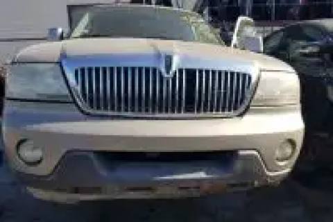Photo of 2005 Lincoln Aviator