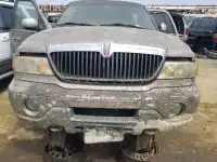 Photo of 2000 Lincoln Navigator