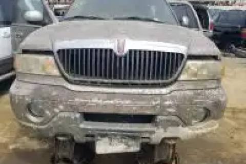 Photo of 2000 Lincoln Navigator