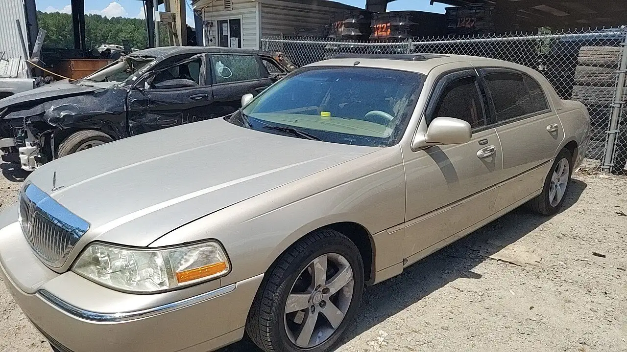 Photo of 2010 Lincoln Town Car