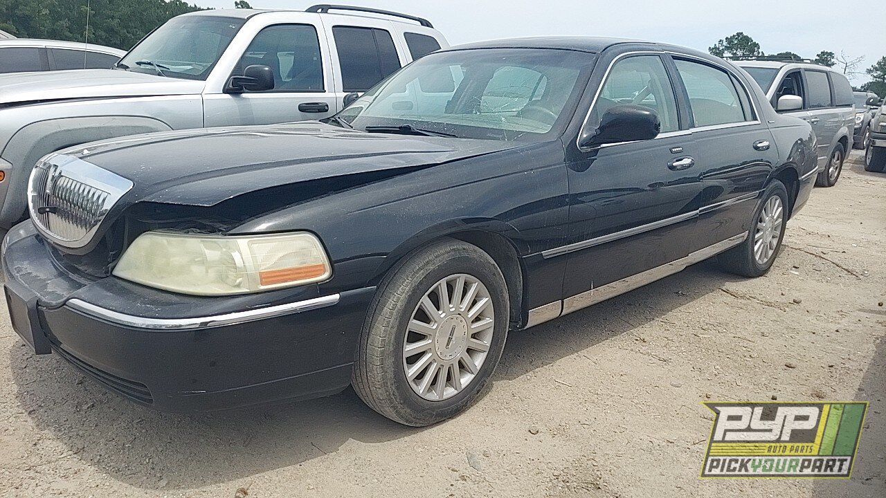 Photo of 2004 Lincoln Town Car