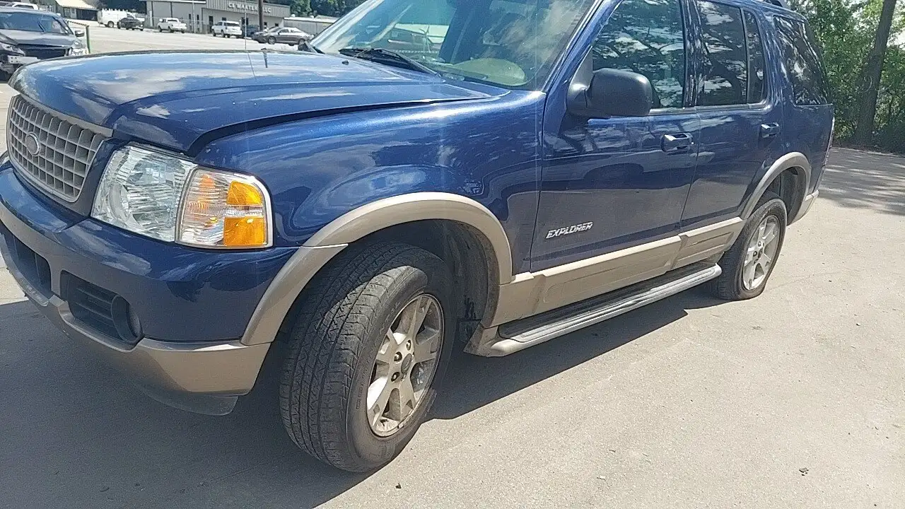 Photo of 2004 Ford Explorer