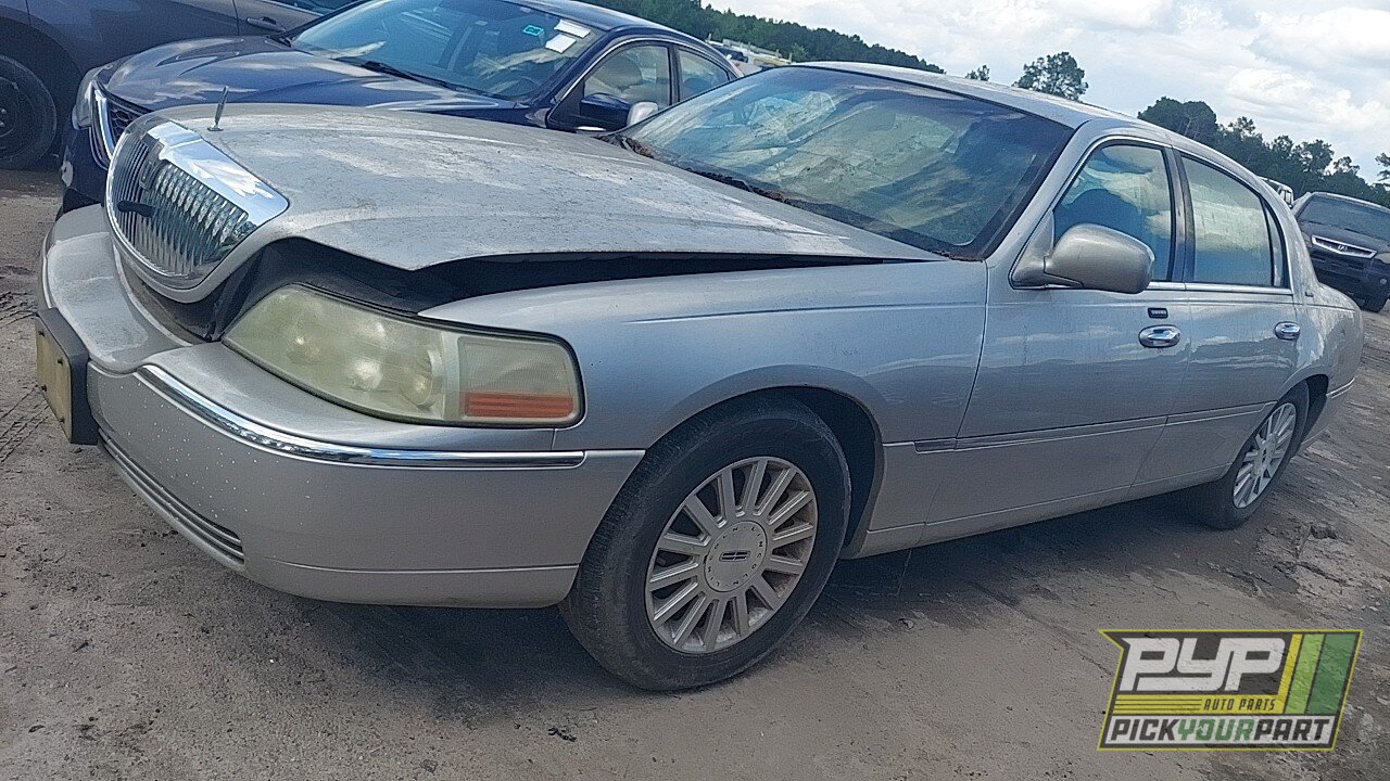 Photo of 2004 Lincoln Town Car