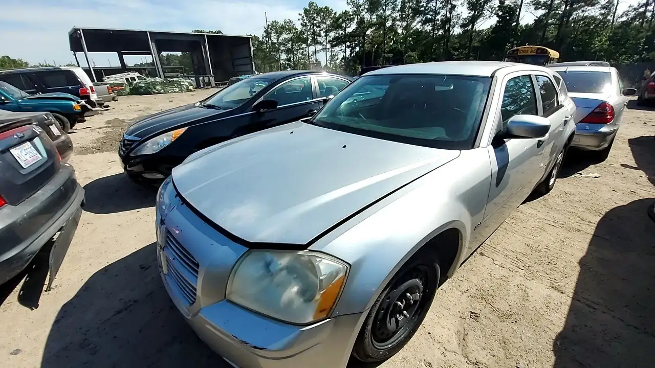 Photo of 2005 Dodge Magnum