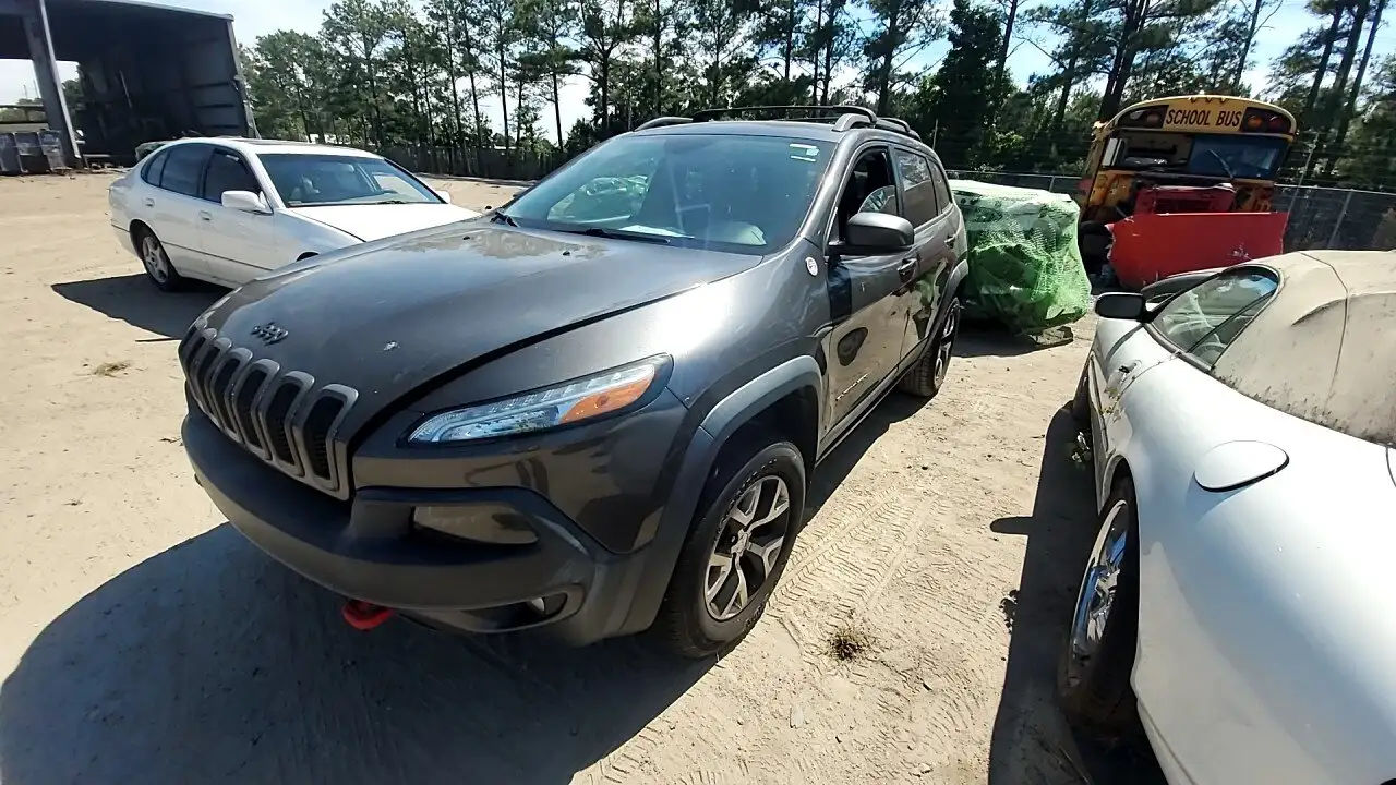 Photo of 2015 Jeep Cherokee