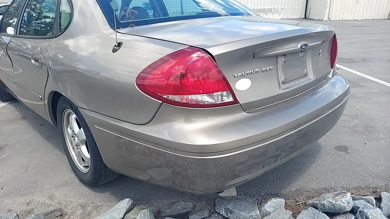 Photo of 2004 Ford Taurus