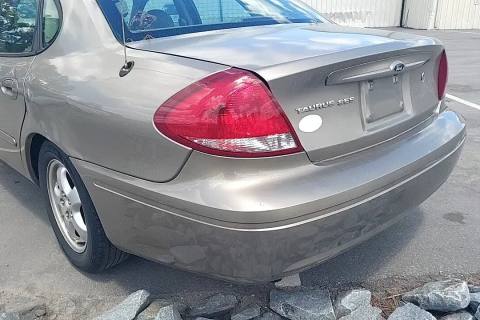 Photo of 2004 Ford Taurus