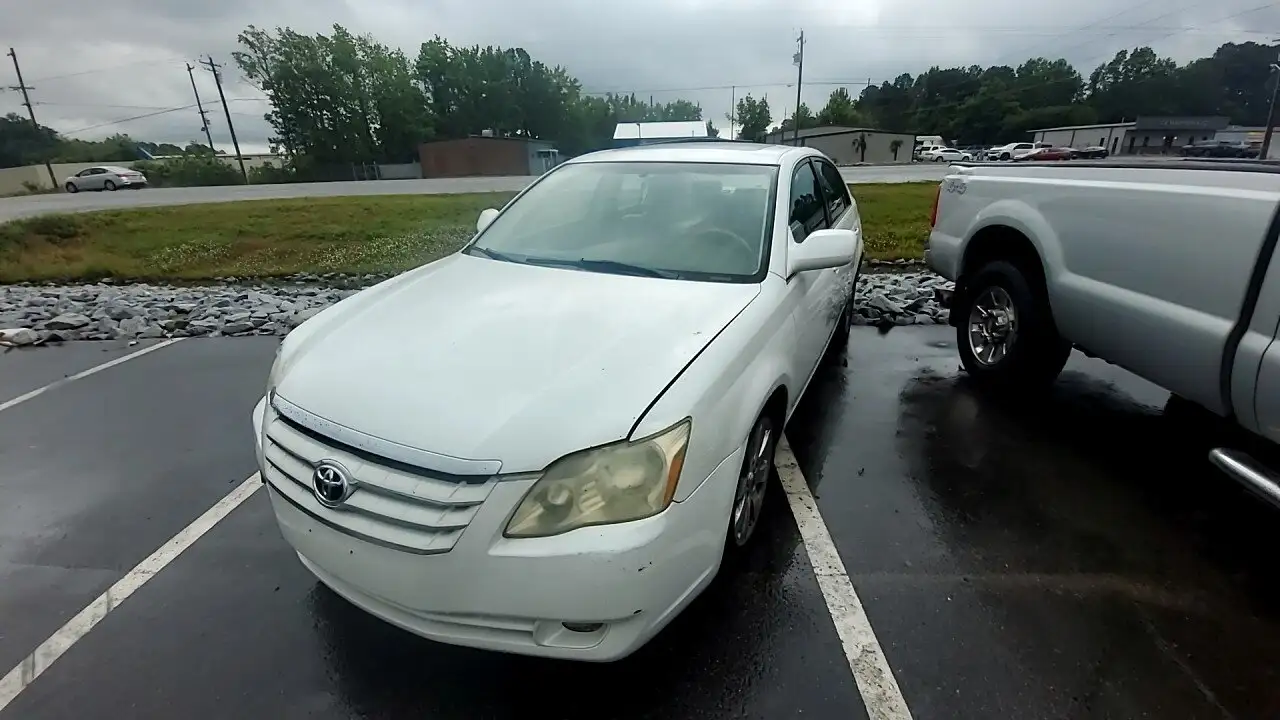 Photo of 2005 Toyota Avalon