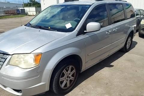 Photo of 2010 Chrysler Town & Country