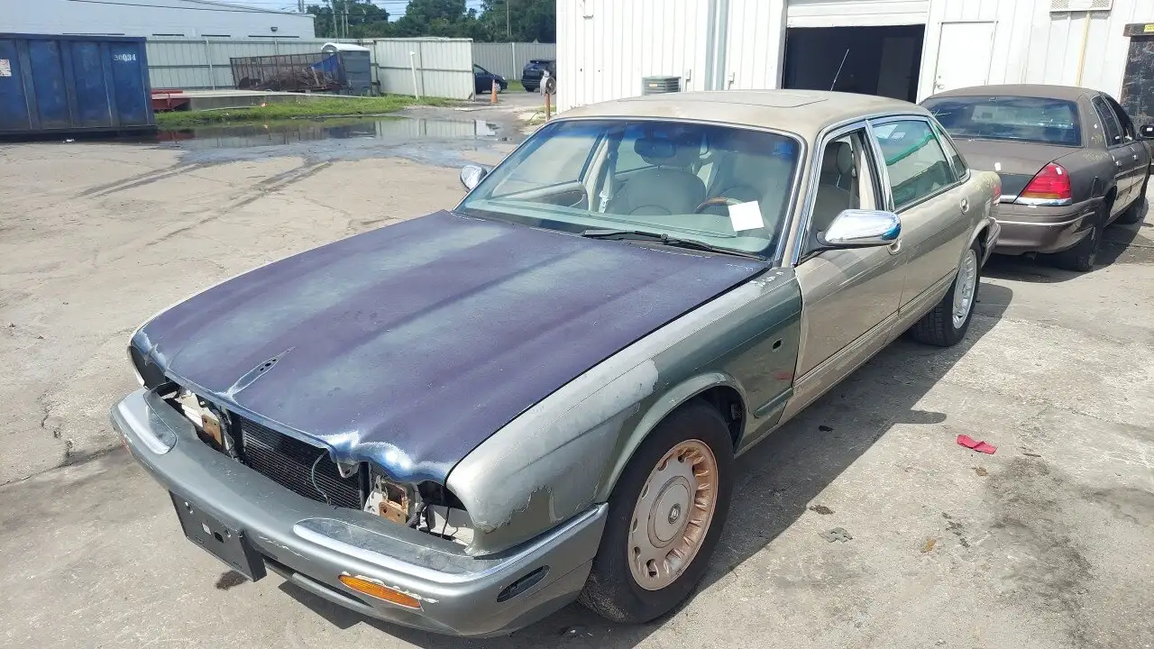 Photo of 1999 Jaguar Vanden Plas