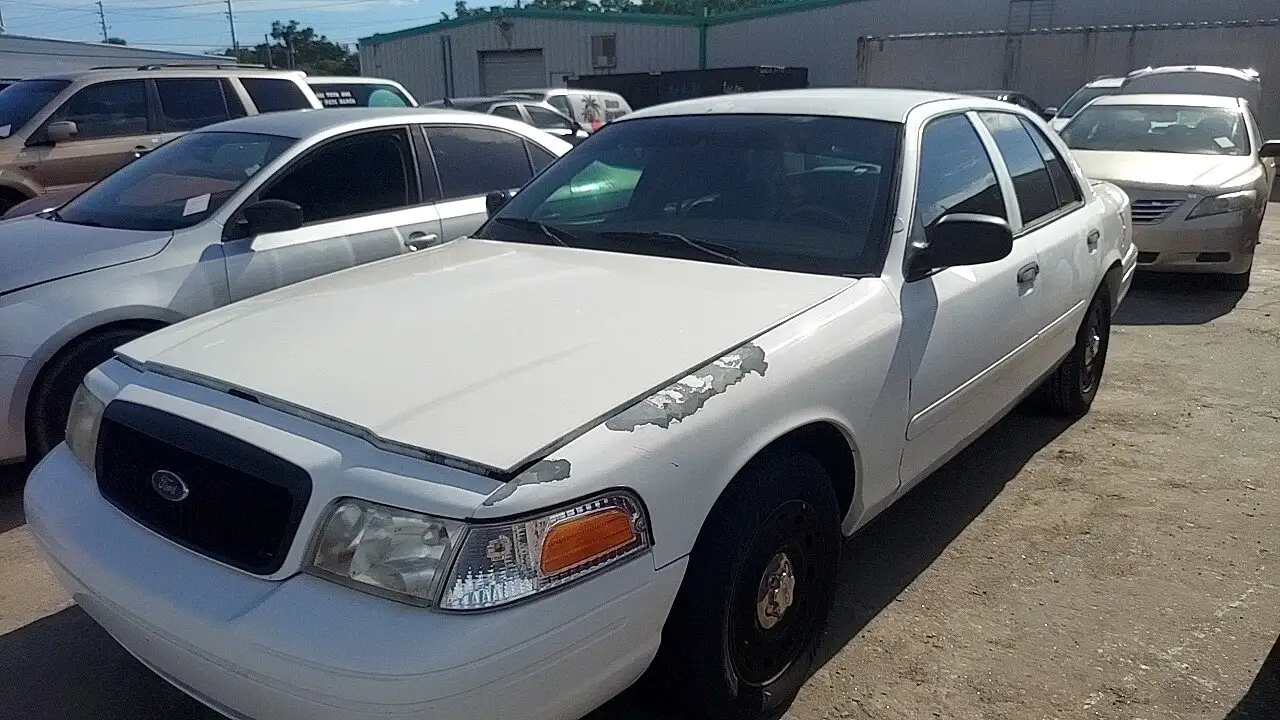 Photo of 2006 Ford Crown Victoria