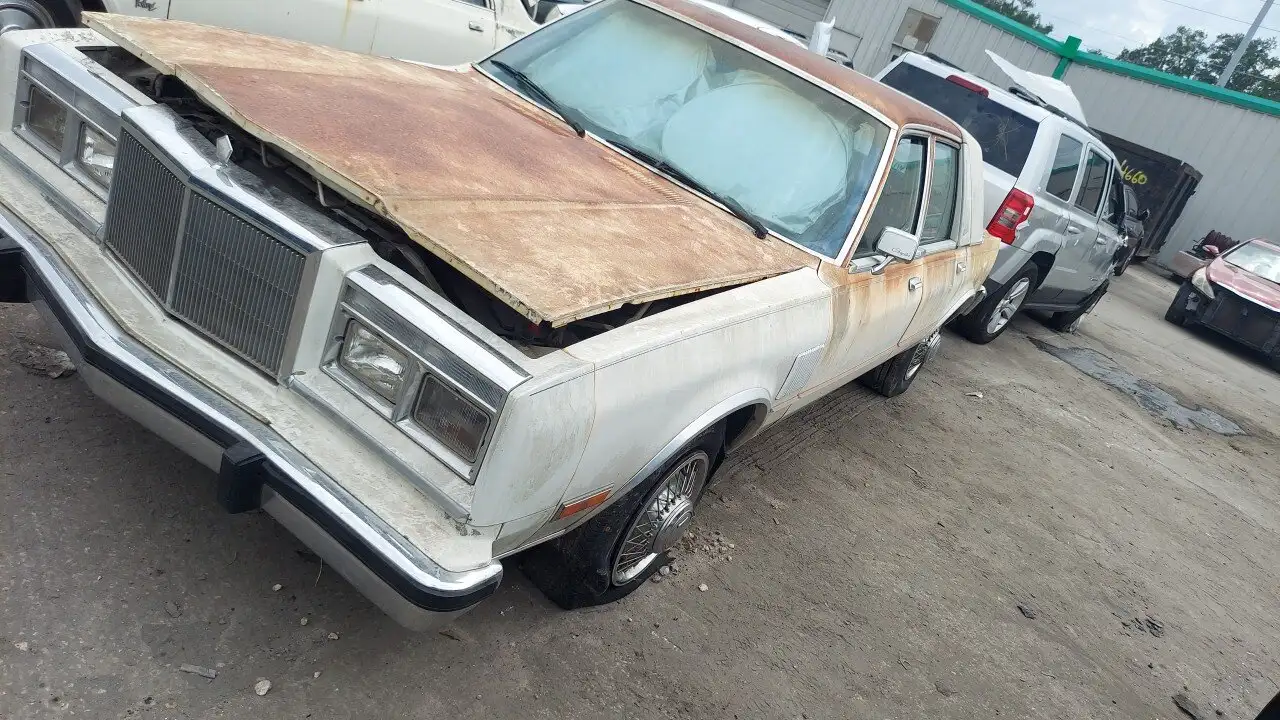 Photo of 1985 Chrysler Fifth Avenue