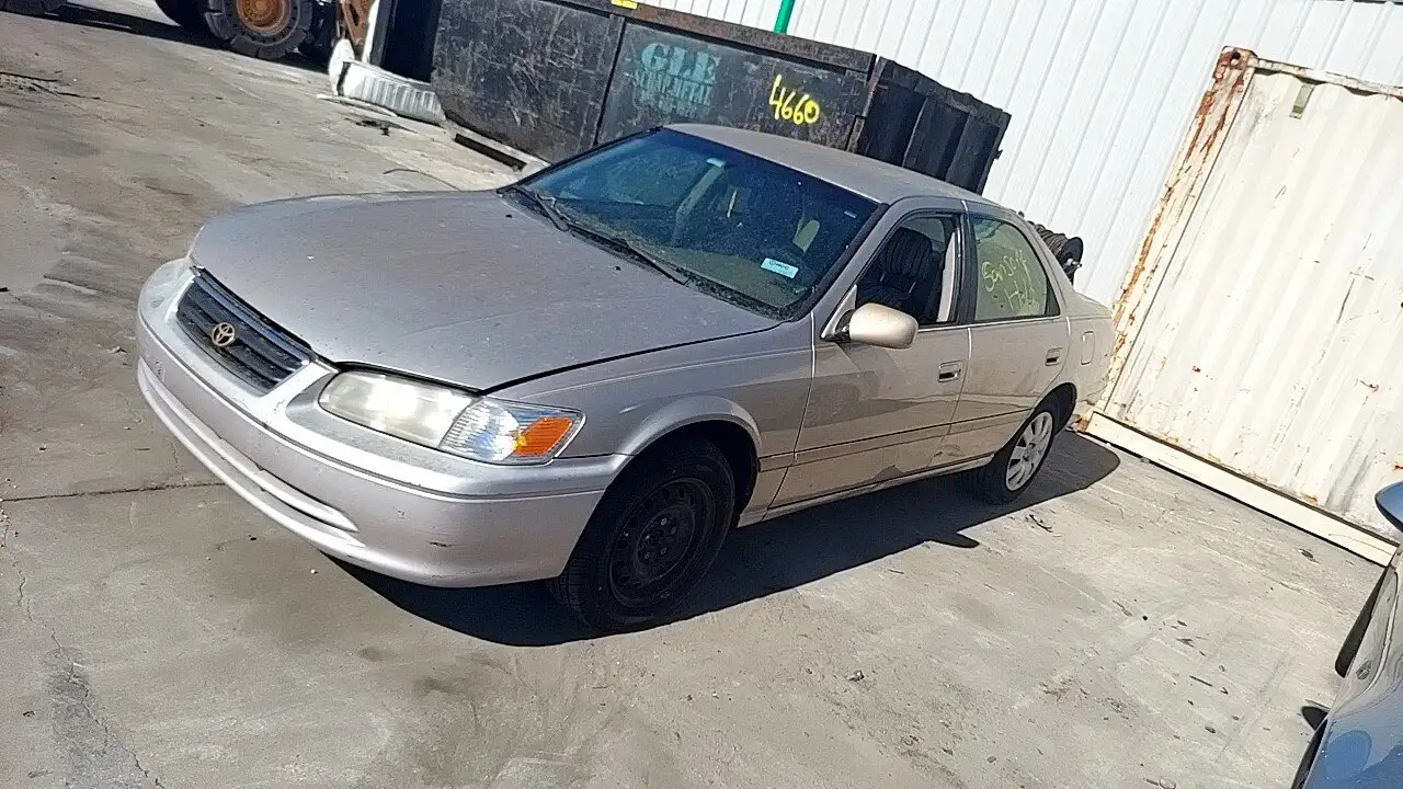 Photo of 2000 Toyota Camry