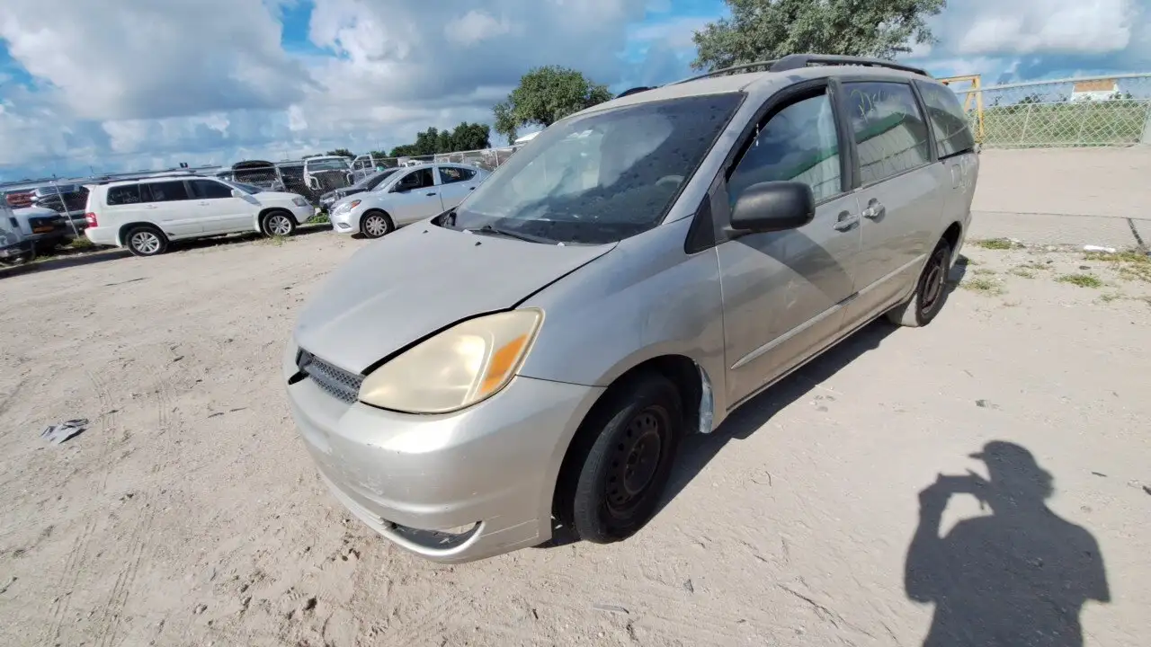 Photo of 2005 Toyota Sienna