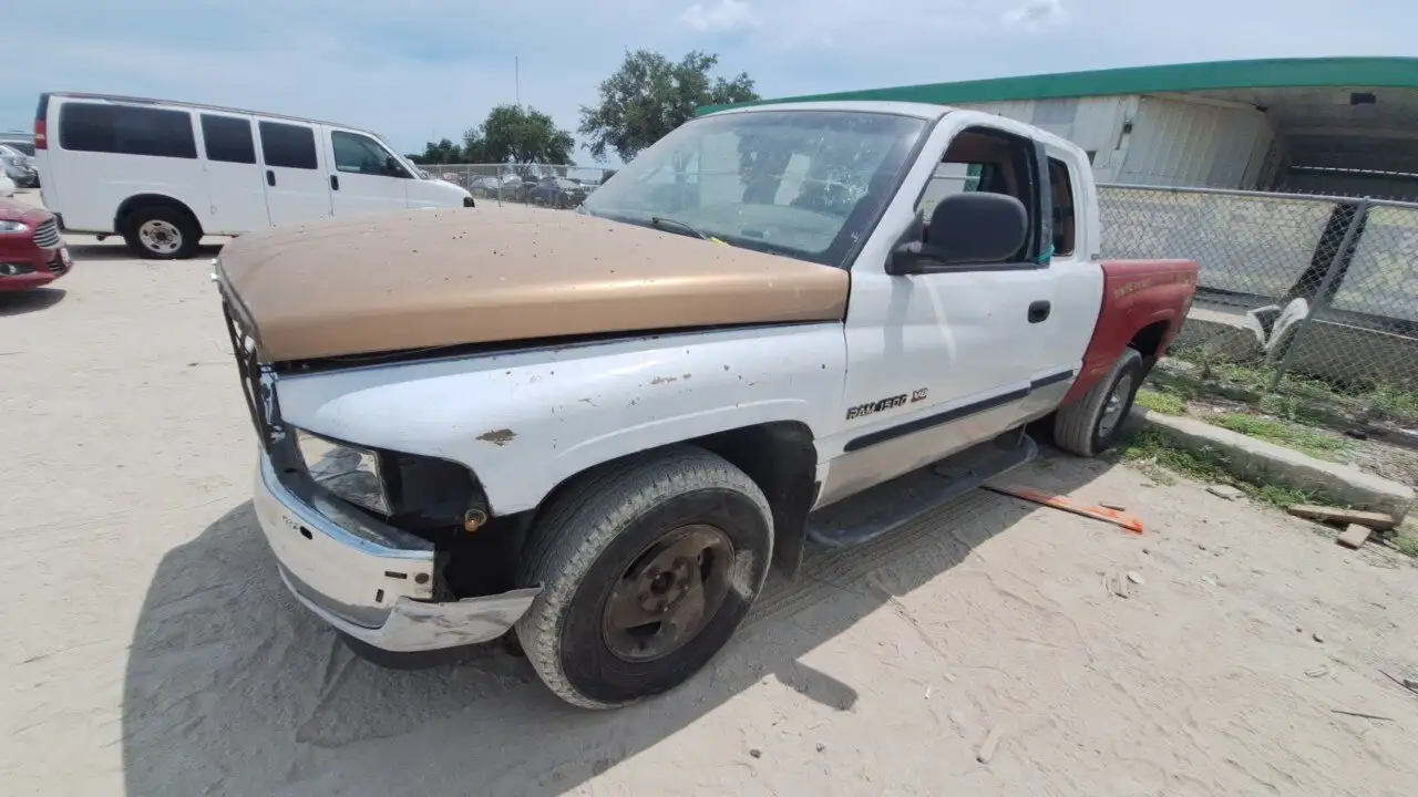Photo of 2000 Dodge Ram 1500