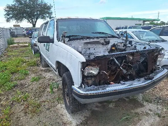 Photo of 1999 Chevrolet C2500 Suburban