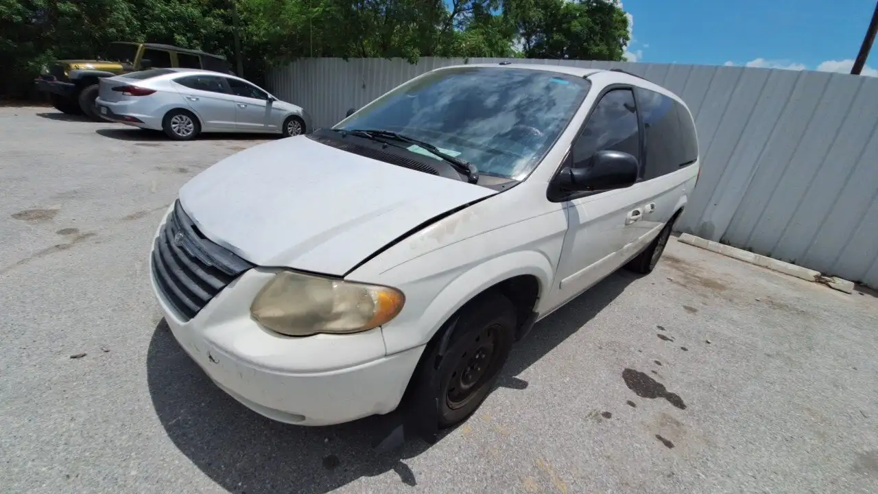 Photo of 2006 Chrysler Town & Country