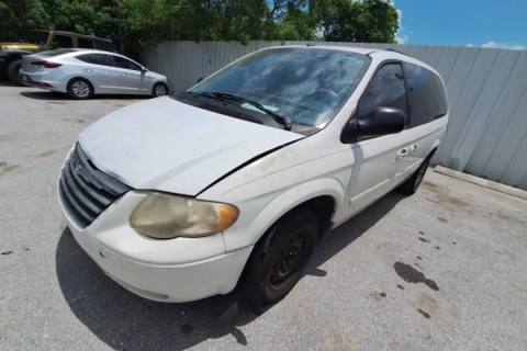 Photo of 2006 Chrysler Town & Country