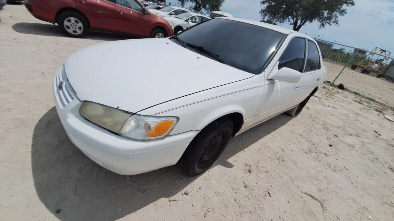 Photo of 2000 Toyota Camry
