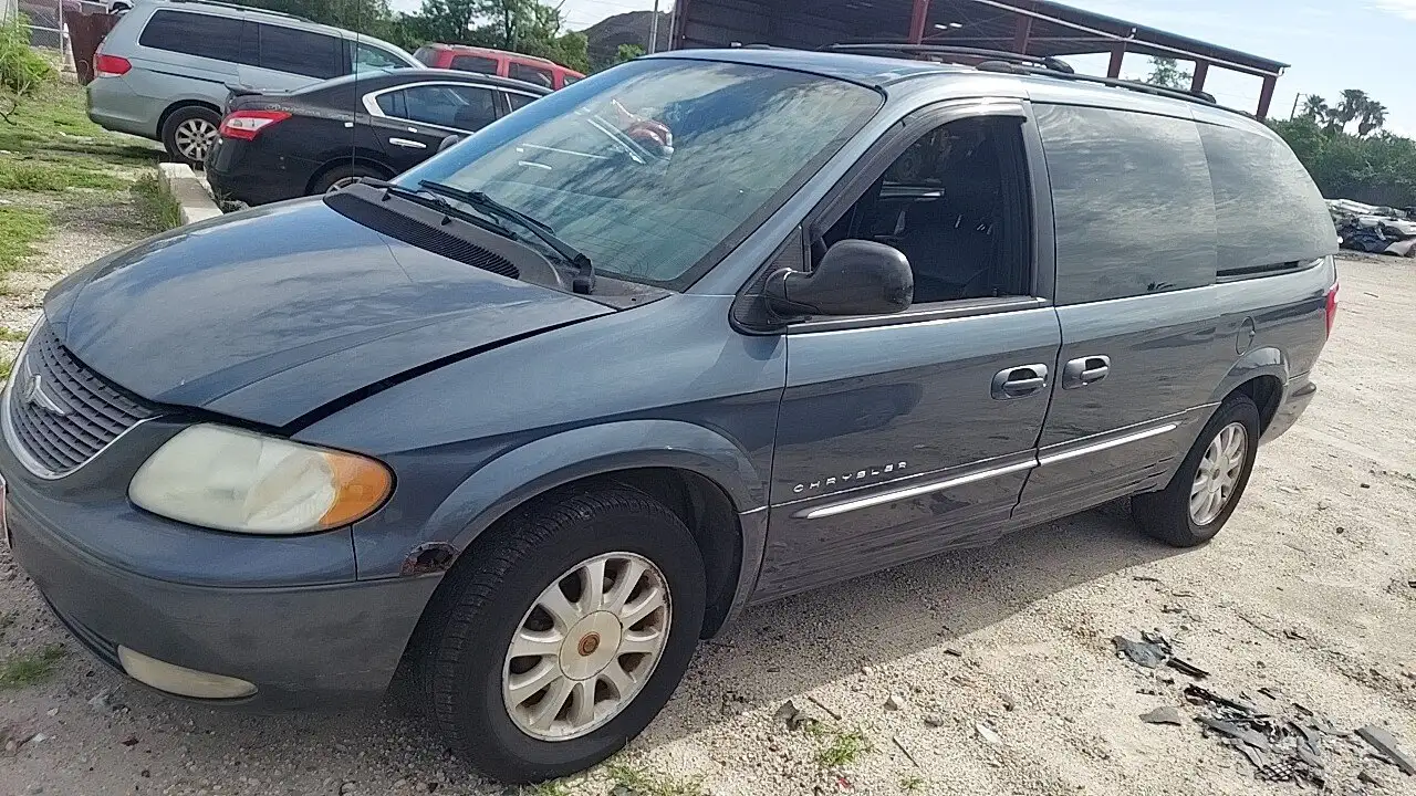 Photo of 2001 Chrysler Town & Country