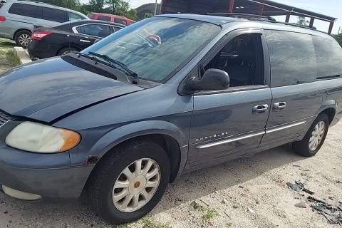 Photo of 2001 Chrysler Town & Country