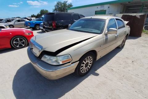 Photo of 2004 Lincoln Town Car