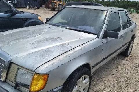 Photo of 1989 Mercedes-Benz 300E
