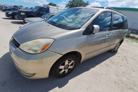 Photo of 2004 Toyota Sienna