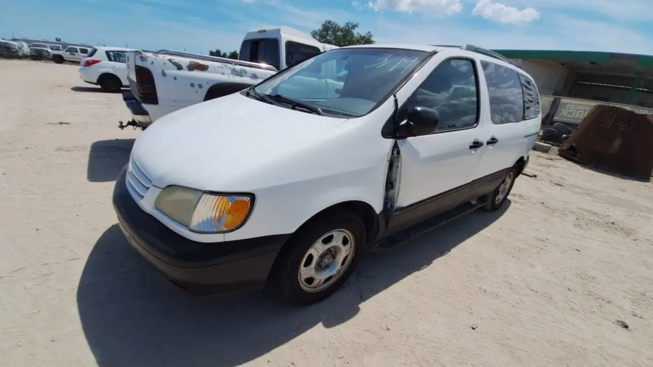 Photo of 2001 Toyota Sienna