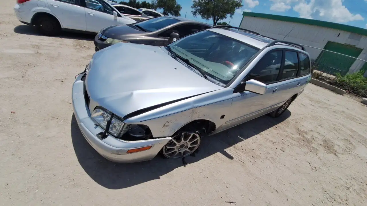 Photo of 2003 Volvo V40