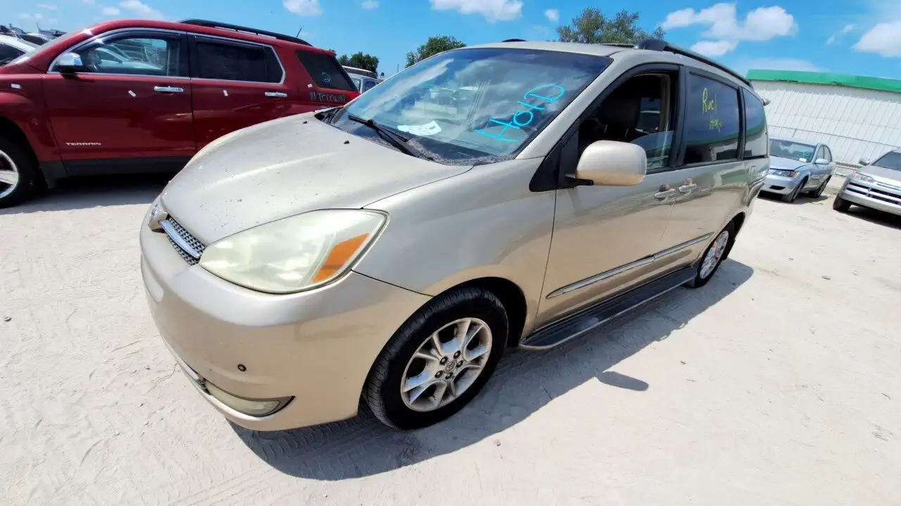 Photo of 2004 Toyota Sienna