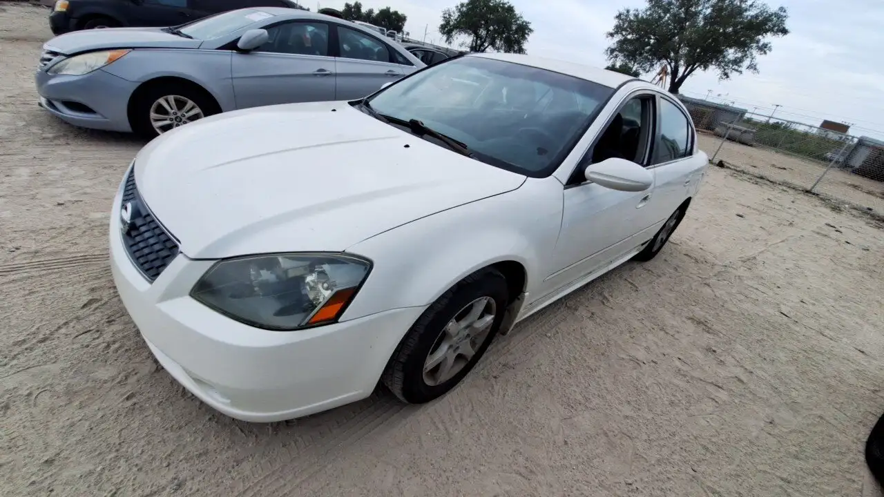 Photo of 2005 Nissan Altima