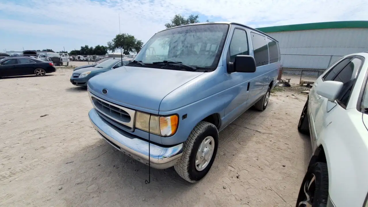 Photo of 2000 Ford E-350 Super Duty