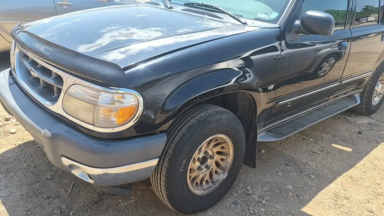 Photo of 2000 Ford Explorer