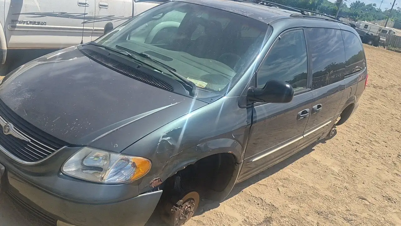 Photo of 2002 Chrysler Town & Country