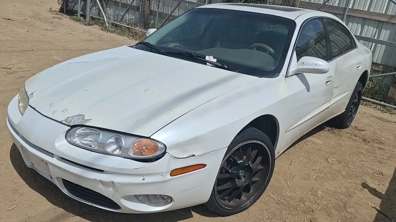 Photo of 2001 Oldsmobile Aurora
