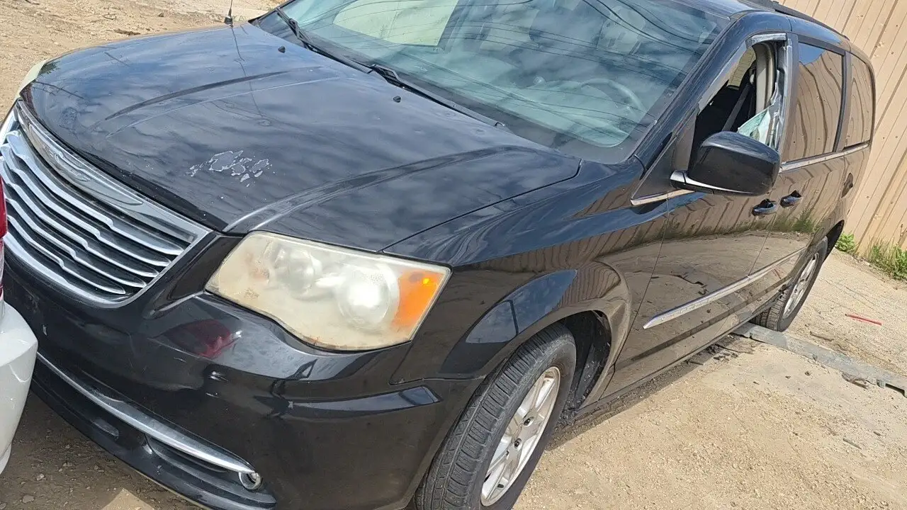 Photo of 2011 Chrysler Town & Country