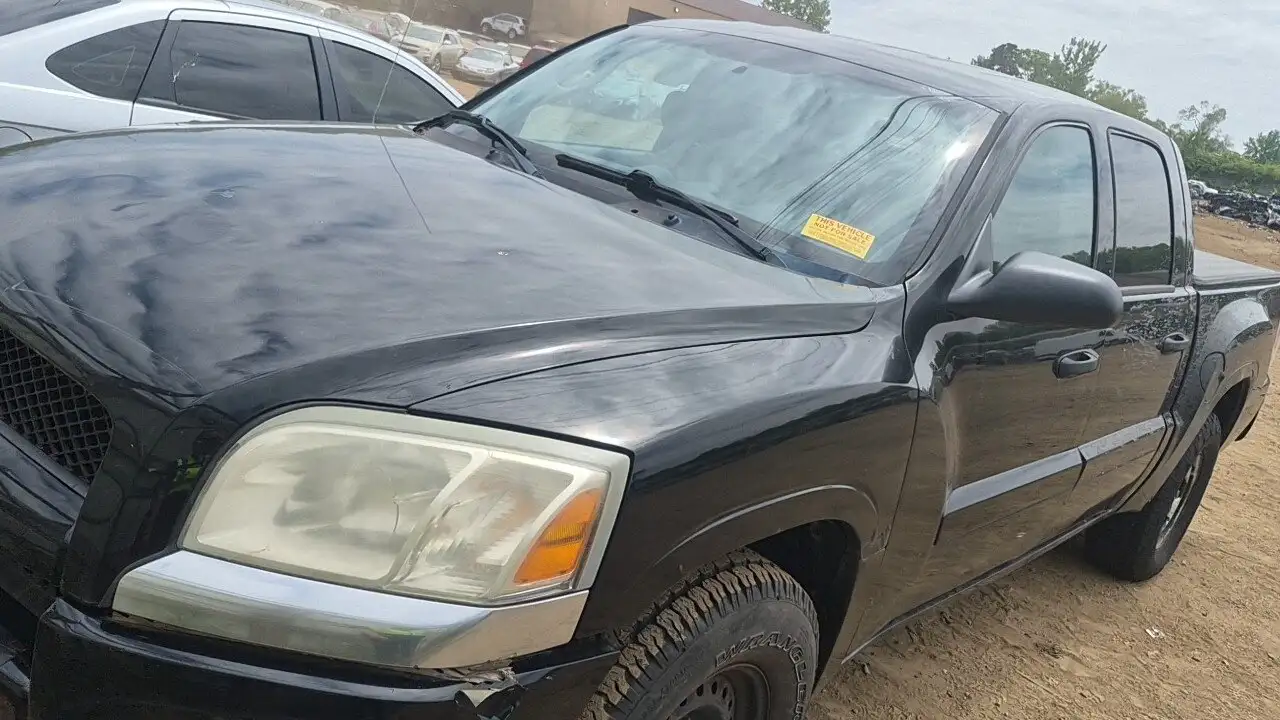 Photo of 2006 Mitsubishi Raider