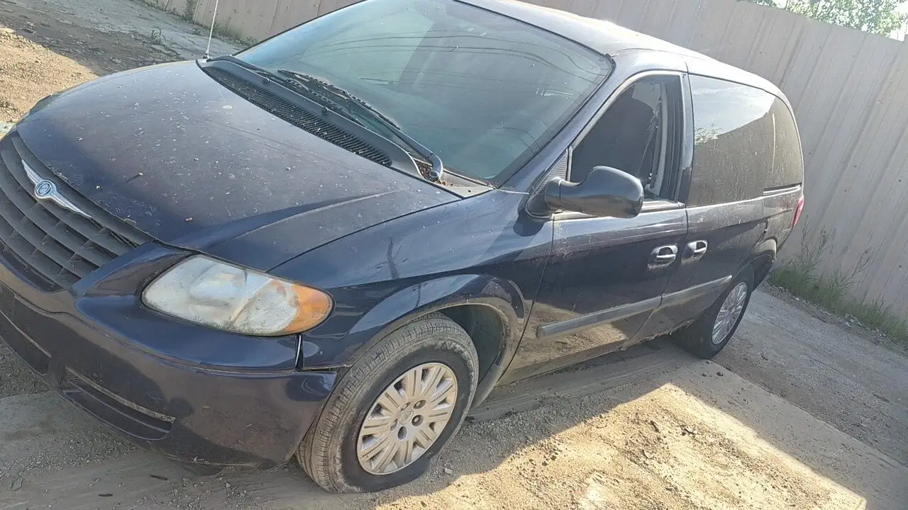 Photo of 2005 Chrysler Town & Country
