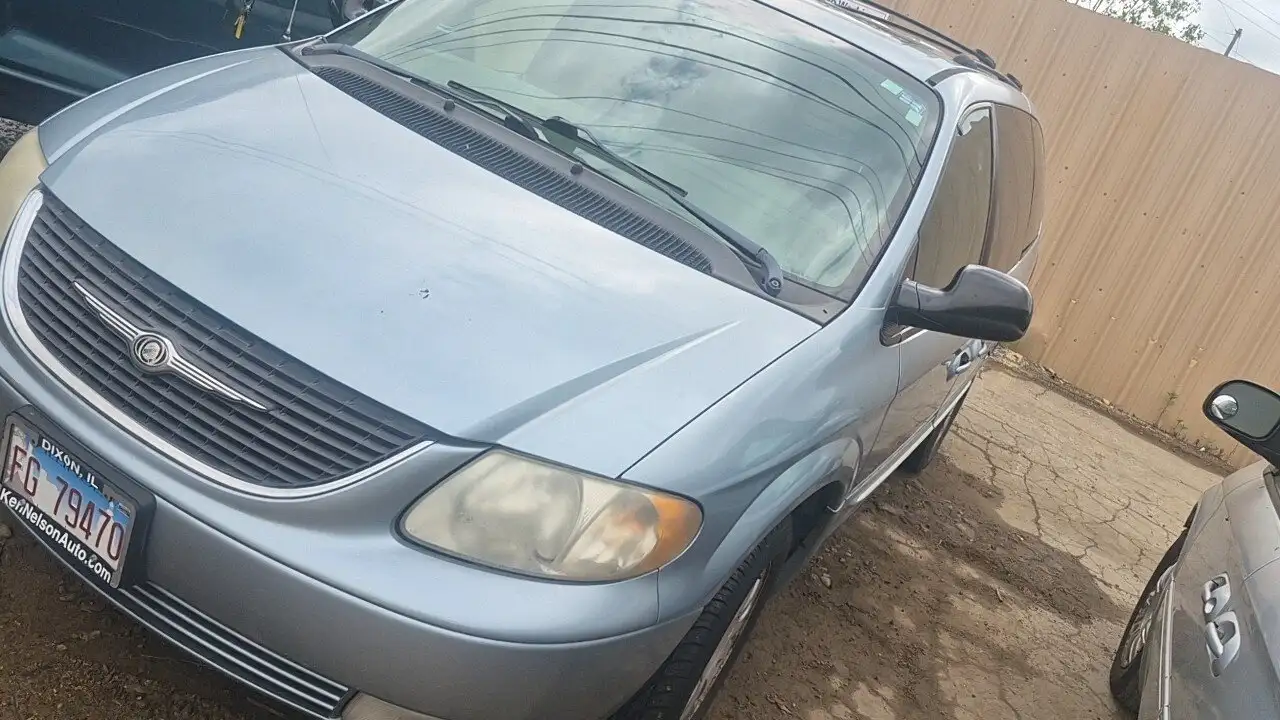 Photo of 2003 Chrysler Town & Country