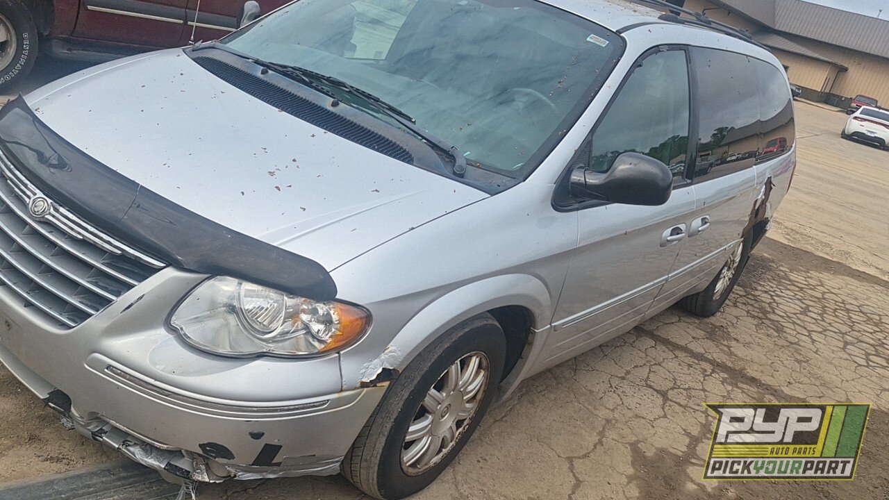 Photo of 2005 Chrysler Town & Country