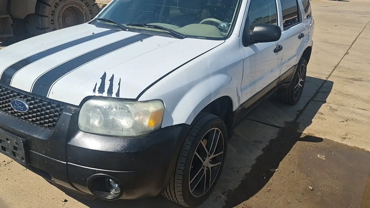 Photo of 2005 Ford Escape