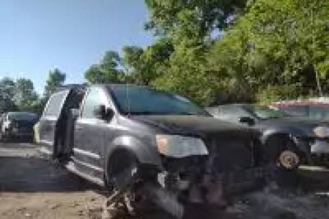 Photo of 2011 Chrysler Town & Country